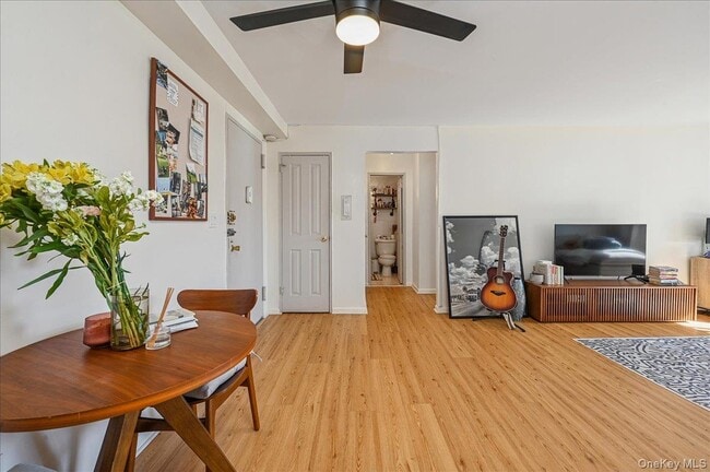 Building Photo - 25 Lake St