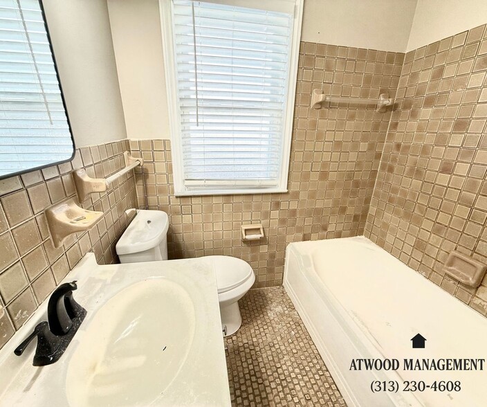 Building Photo - This beautifully updated 3-bedroom, 1-bath single-family home is ready for move-in!