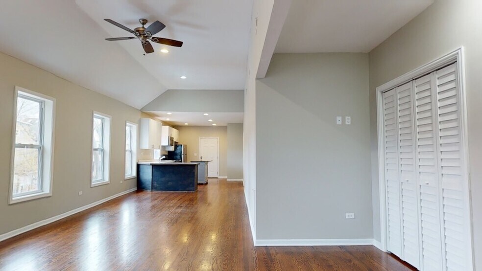 Building Photo - 2103 W Fletcher St