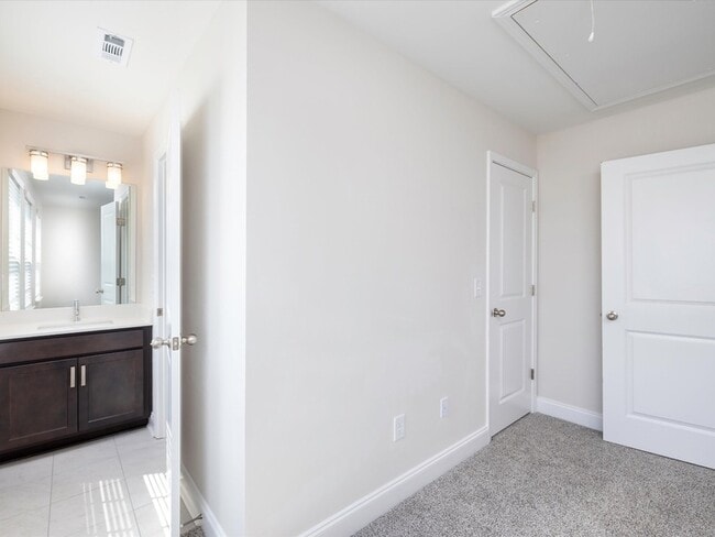 Building Photo - 3254 Tasker Dr