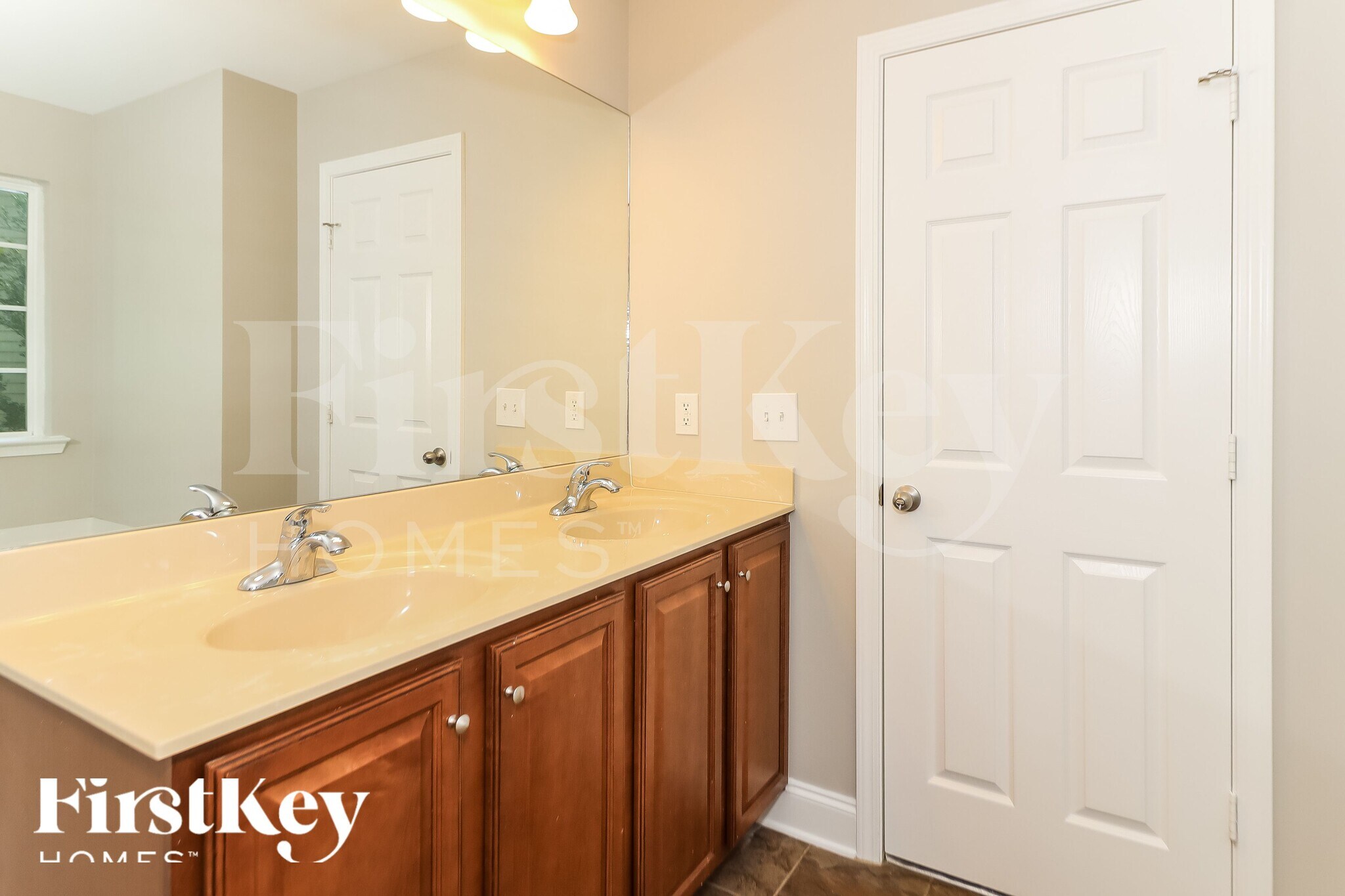 Building Photo - 422 Howell Crossing