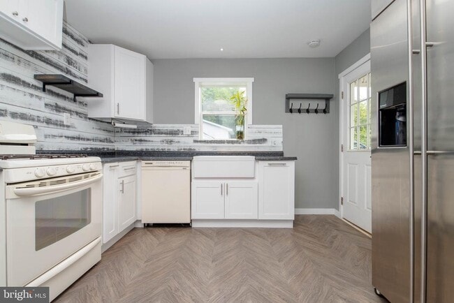 Building Photo - 204 Winters Ln