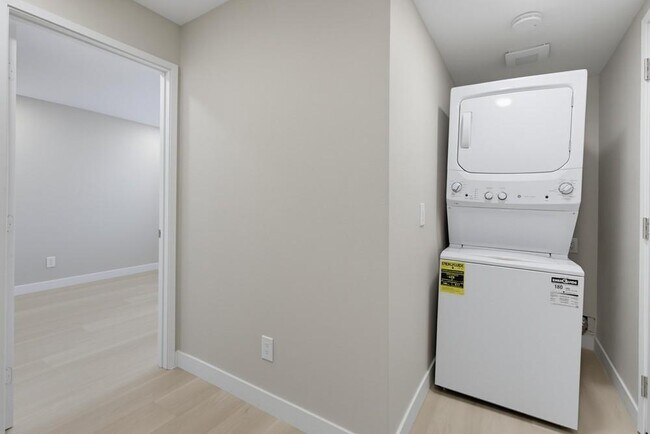 Building Photo - 7993 Montara Ave