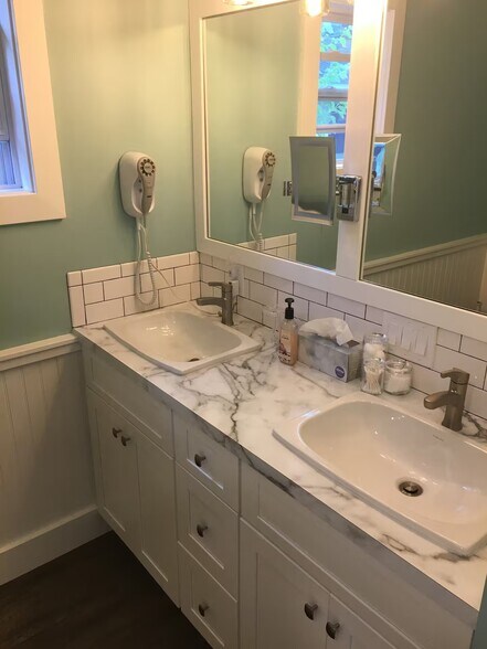 Building Photo - 808 Livingston St