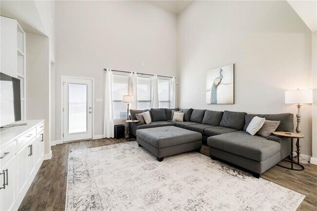 Building Photo - 165 Carlina Lp