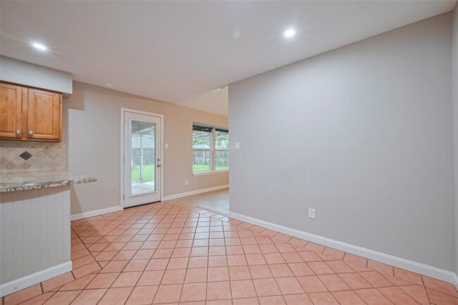 Building Photo - 10015 Sageyork Dr