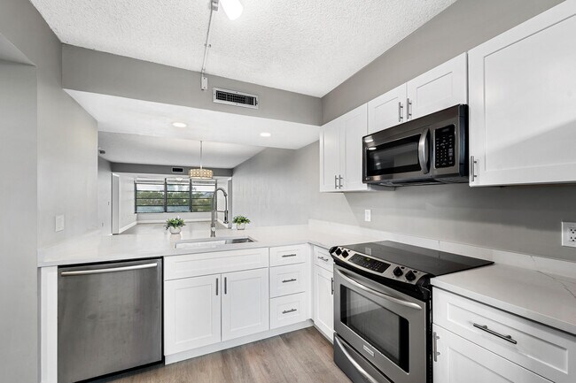 Building Photo - 3636 Whitehall Dr
