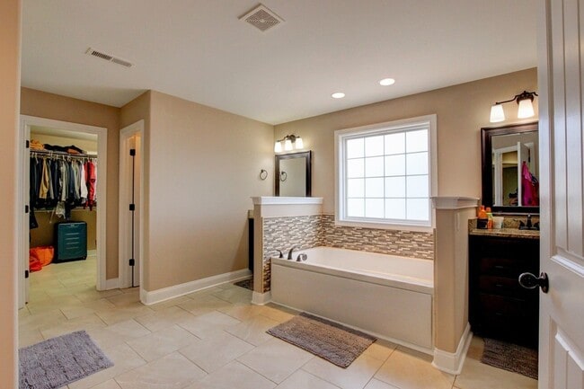 Building Photo - 2616 Browning Way