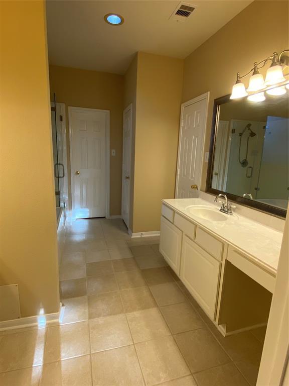 Building Photo - 2114 Winding Hollow Dr