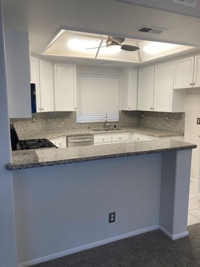 Building Photo - 3 Bedroom 3 Bath Home Located in the gated...