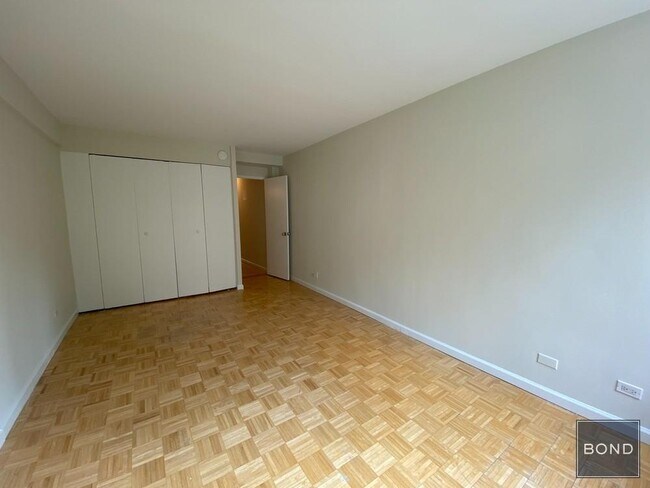 Building Photo - 340 E 51st St
