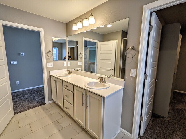 Building Photo - 6152 Gannet Dr