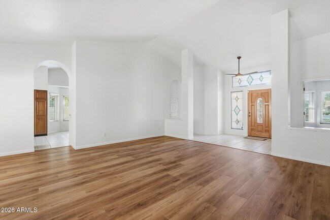Building Photo - 1365 N Diane Cir