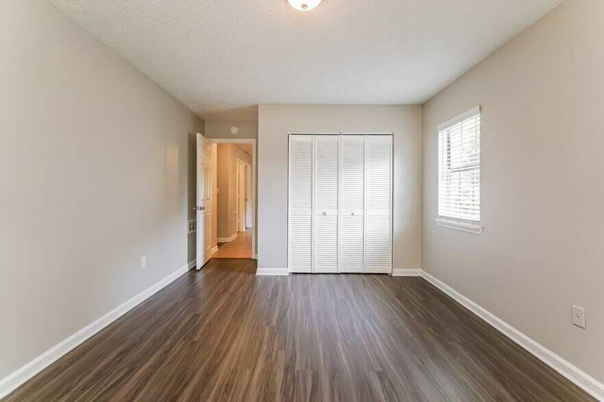 Building Photo - 8373 Warren Dr