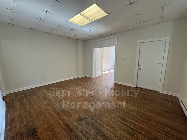 Building Photo - 42 E Washington St