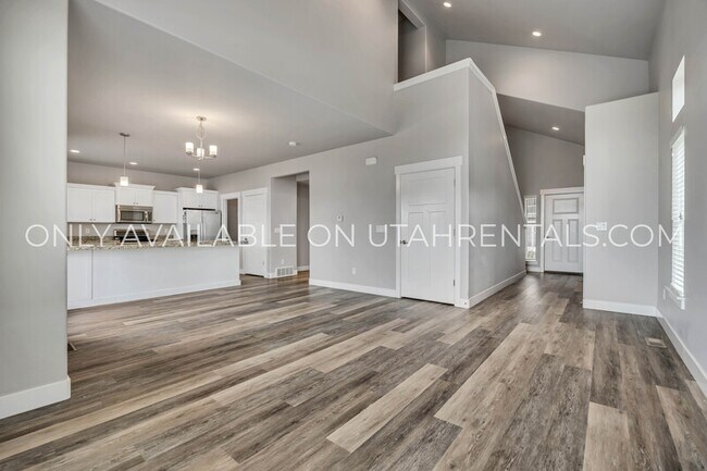 Building Photo - 874 S Aspen Wy