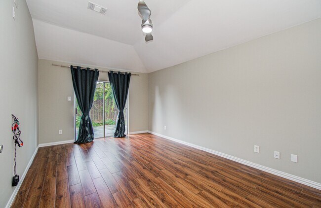 Building Photo - 10546 Rippling Fields Dr