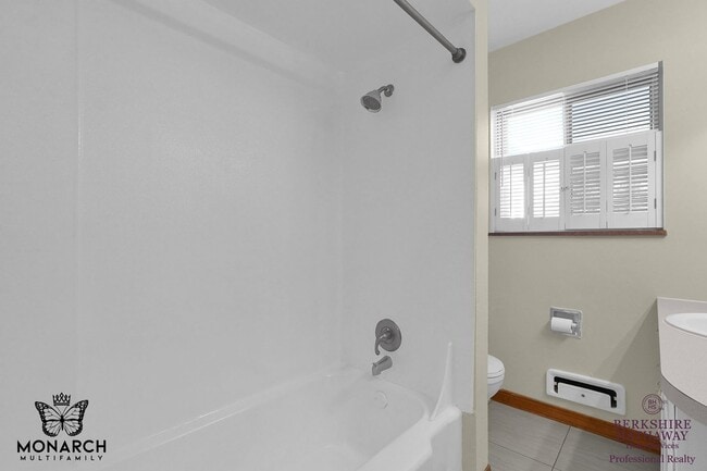 Building Photo - 3 Bedroom Home For Rent