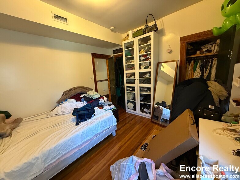 Building Photo - 331 Faneuil St