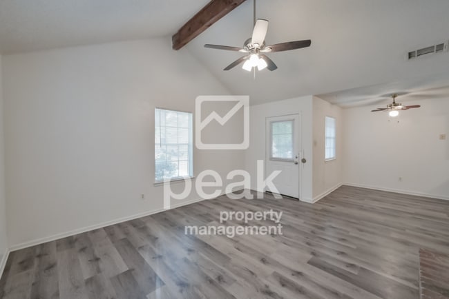 Building Photo - $1,510! 2Bed/2Bath duplex in Arlington! Apply by 12/10 to SAVE $650