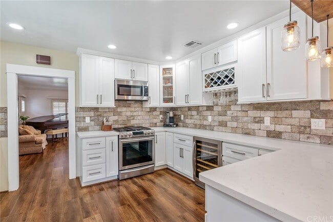 Building Photo - 926 N San Gabriel Ave