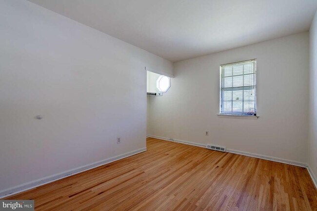 Building Photo - 1558 Specht Pl