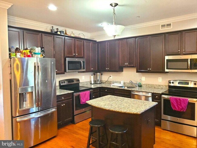 Building Photo - 3709 Fords Ln