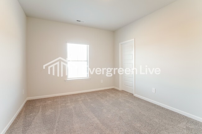 Building Photo - 100 Chain Bridge Circle