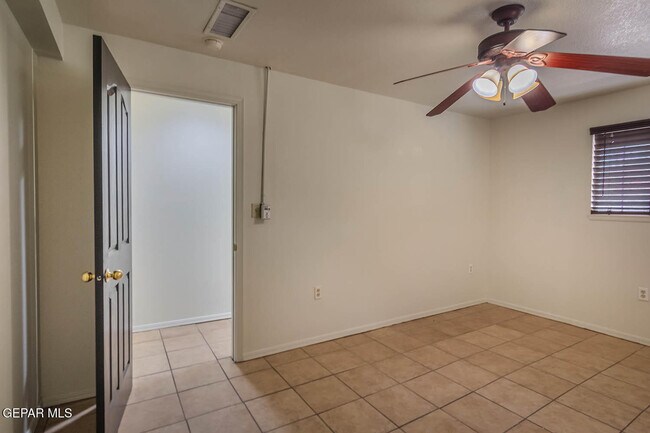 Building Photo - 3611 Yandell Dr