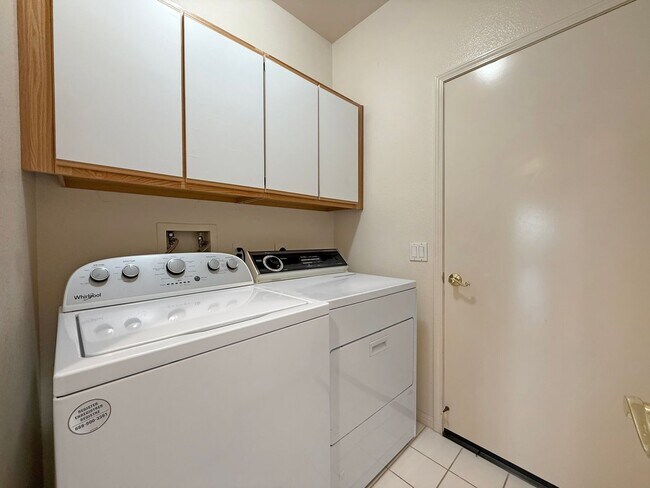 Building Photo - Stunning 3B/2BA House in Carlsbad!