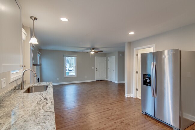 Building Photo - 517 Walnut St