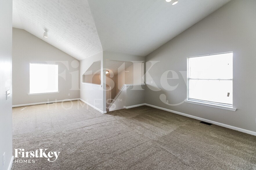 Building Photo - 8153 Mountain Pass