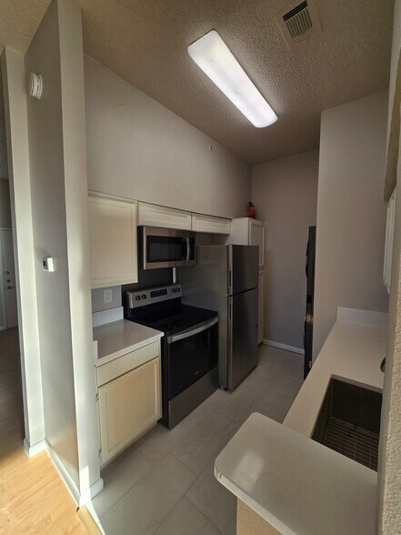 Building Photo - 3701 Cedarplaza Ln