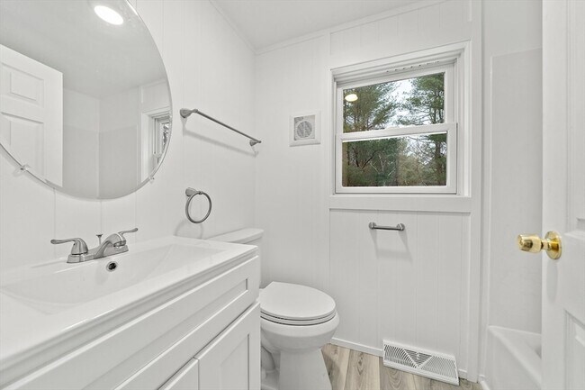 Building Photo - 4 Oaken Bucket Ln