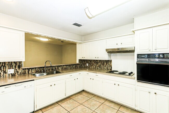 Building Photo - 2517 33rd St