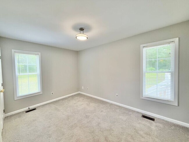Building Photo - 119 Percheron Dr