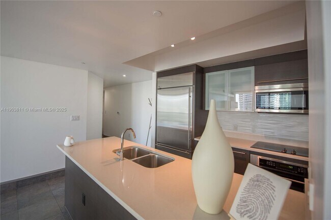 Building Photo - 500 Brickell Ave