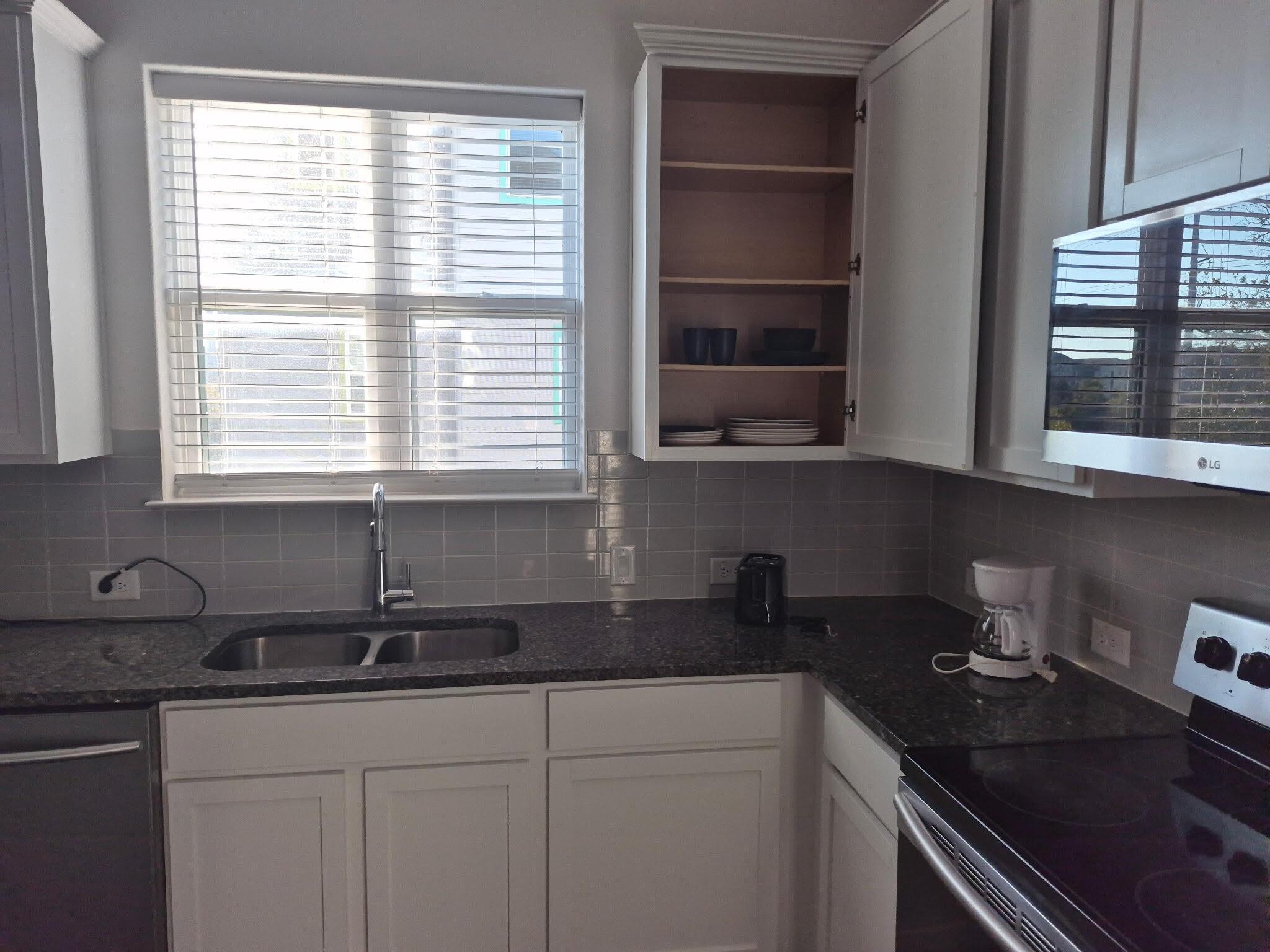 Building Photo - Room in Townhome on Leo Ln