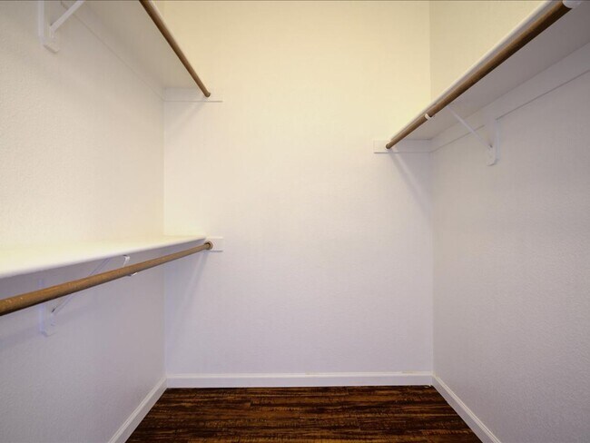 Building Photo - 3 Bedroom 2 Bathroom