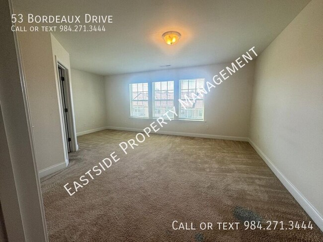 Building Photo - Fantastic & beautiful townhome with 1 car ...