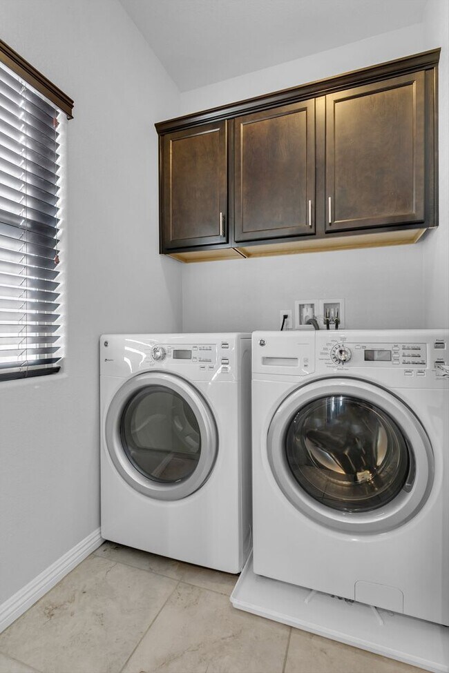 Building Photo - Great Southwest Home