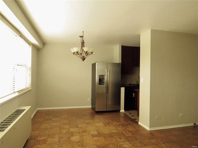Dining room - 4466 W Pine Blvd