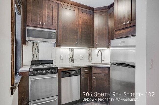 Building Photo - 706 S 9th St