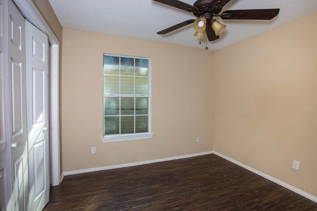 Building Photo - Charming 3-Bedroom Home Near Downtown Pens...