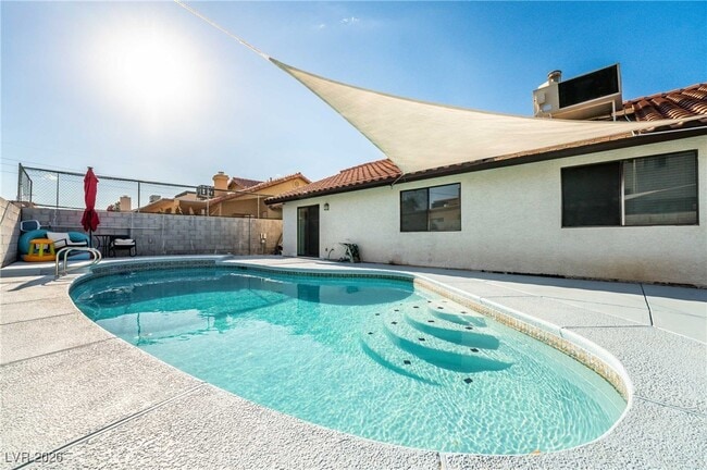 Building Photo - 8233 Ducharme Ave