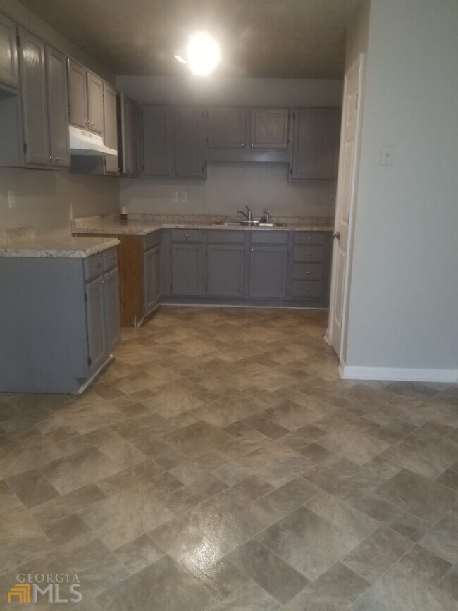 Building Photo - 2110 Country Walk Way SE