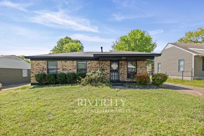 Building Photo - SECTION 8 WELCOMED!!!! A NEWLY RENOVATED BEAUTY !!!!