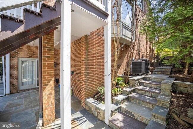 Building Photo - 5119 Warren Pl NW
