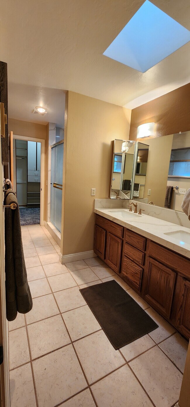 Building Photo - 1710 W Camino Dr