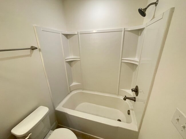 Building Photo - Crutcher Station home off Station Camp Blvd!